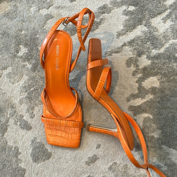 Orange heels - Picture 1 of 3